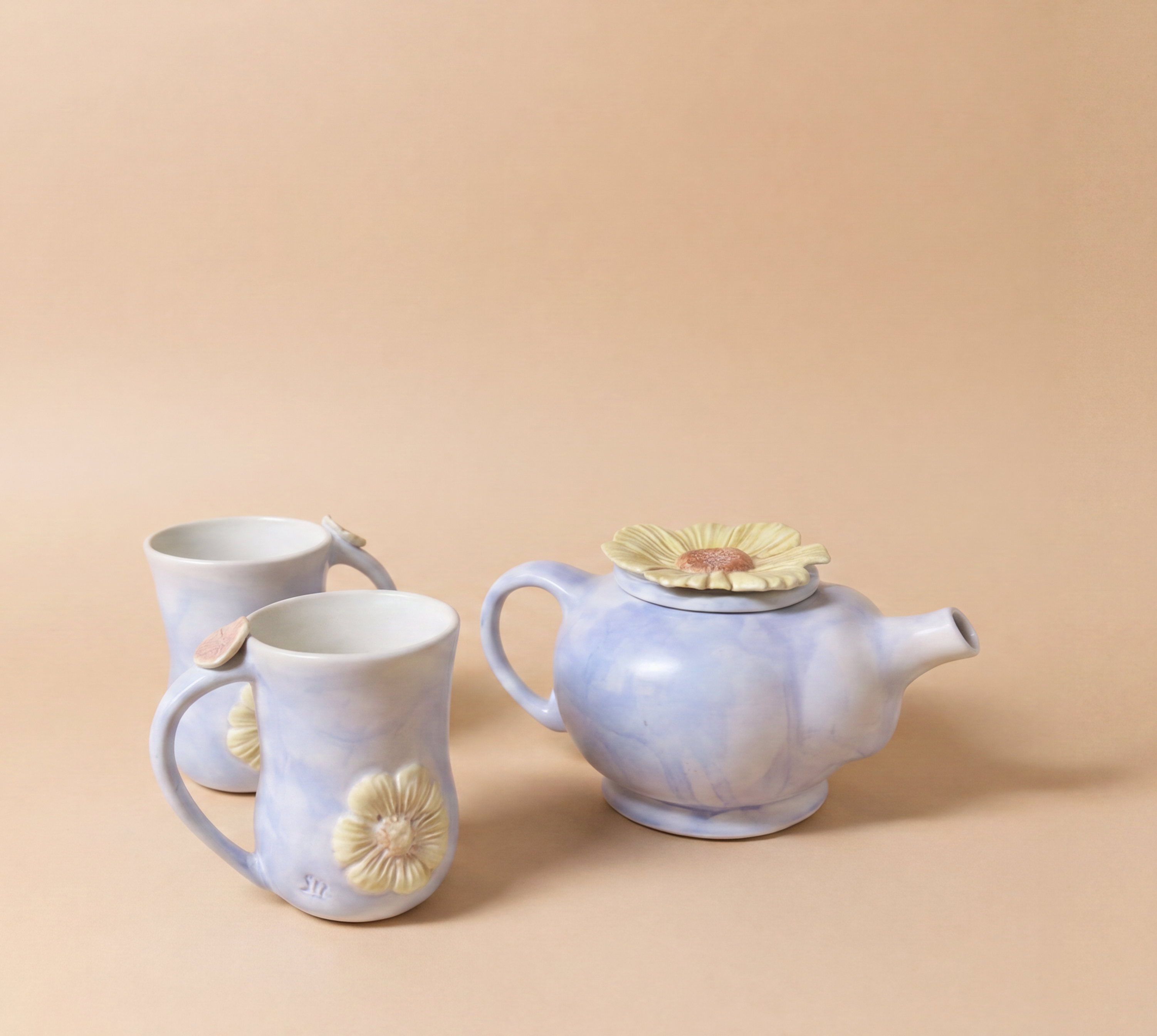 A English Heather coloured tea pot with two mugs.