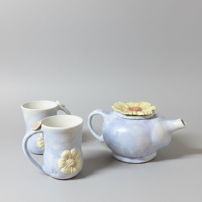 A English Heather coloured tea pot with two mugs.