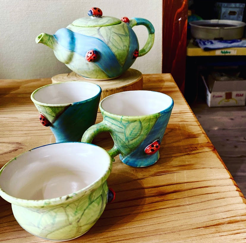 A ladybug tea set. - The English Pottery