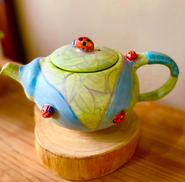 A ladybug tea set. The English Pottery