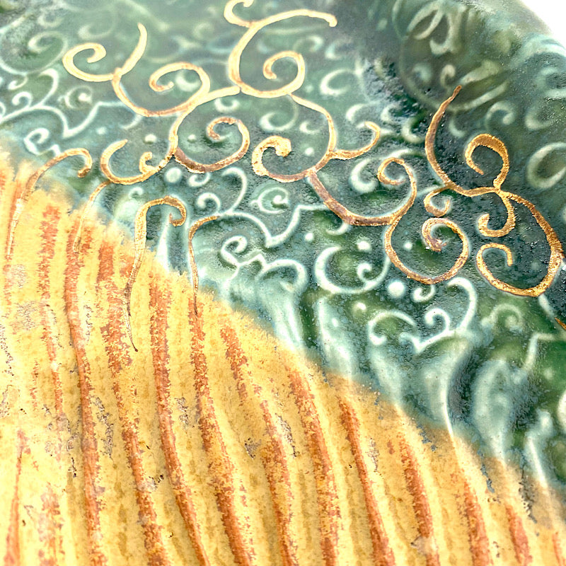 A plate or Oozara.