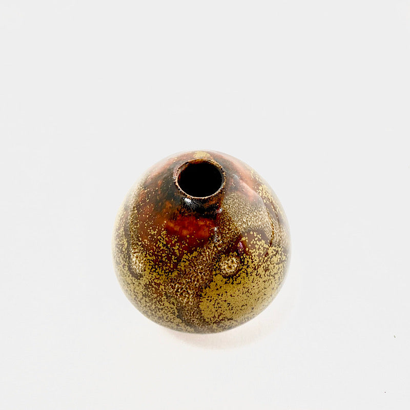 A small single flower vase