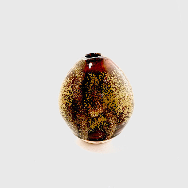 A small single flower vase